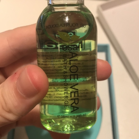 Swiss Ultimate Labs Facial Cleansing Brush - Picture 5 of 7